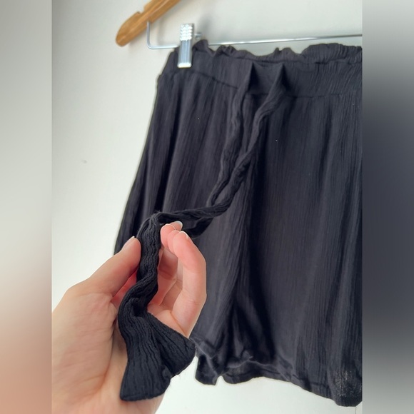H&M Women's Black Casual Flowy Lightweight Euro Summer Vacation Shorts 2 XS - Picture 3 of 7